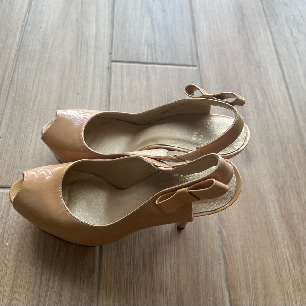 Stuart Weitzman platform pump, bow details